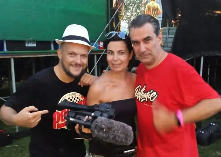 Marcela Bogdányová s kamerou v zákulisí festivalu