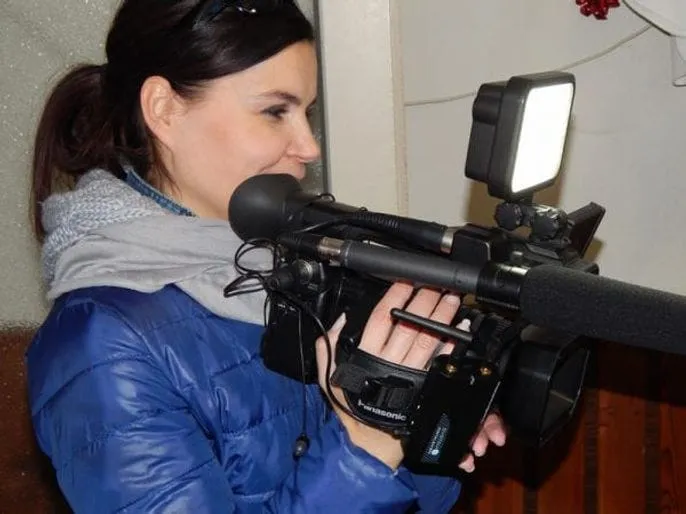Marcela Bogdányová nakrúca s kamerou Panasonic